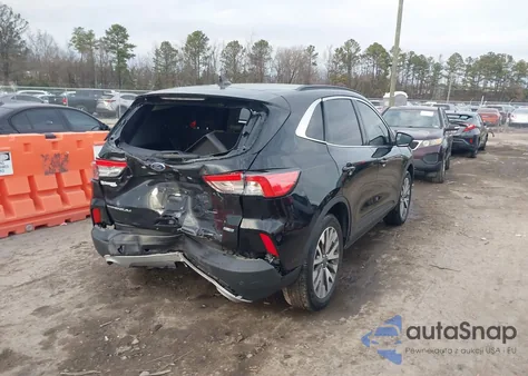 2020 Ford Escape Titanium z USA, uszkodzony, nr VIN 1FMCU9J95LUB27967